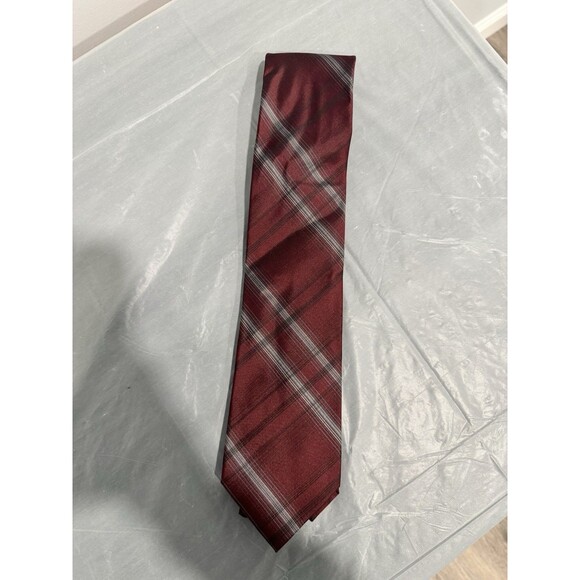 Van Heusen 100% Silk Red Plaid Mens Neck Tie Classic Business Dress - Picture 1 of 3